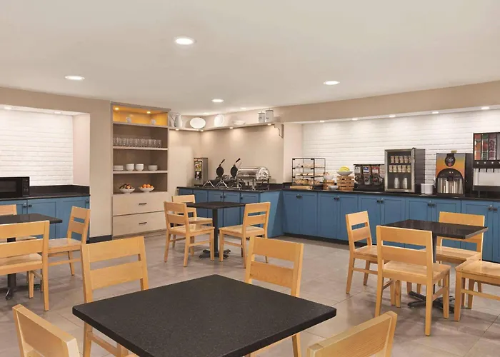 Country Inn & Suites By Radisson, Dunn I-95