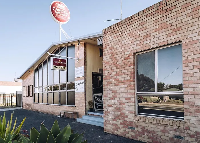 The Manangatang Family Hotel
