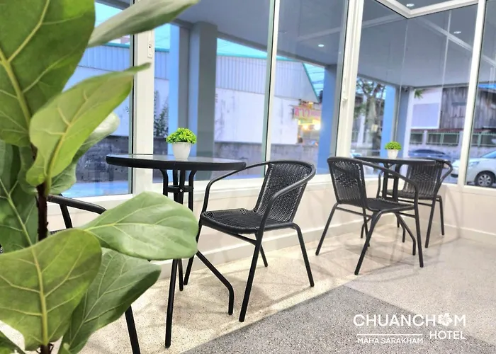 โรมแรมชวนชม Chuanchom Hotel