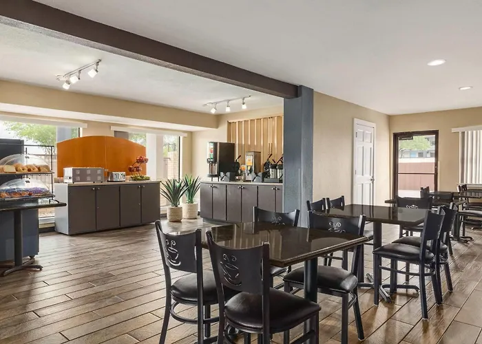 Ramada By Wyndham San Antonio Near Seaworld - Lackland Afb