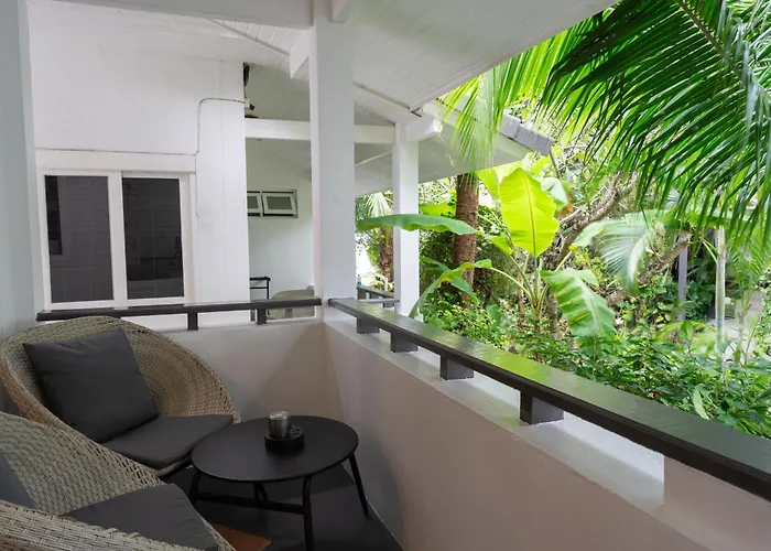 The Cosy Maenam Beach Resort
