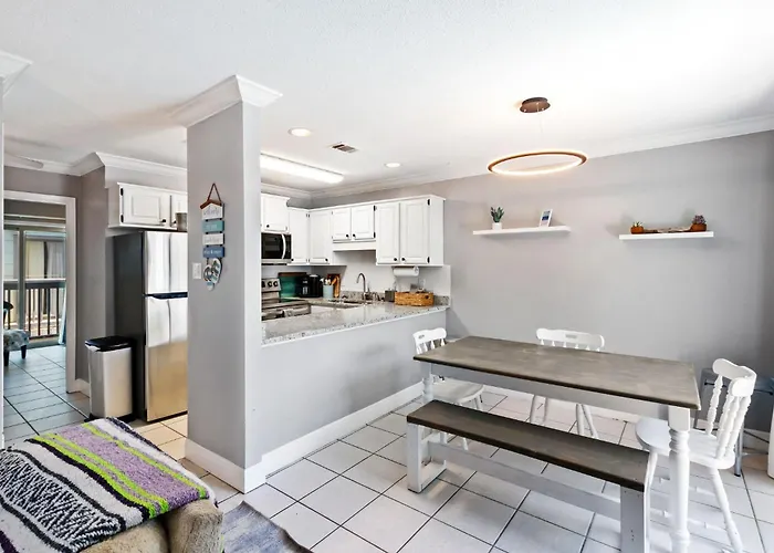2-Bedroom Condo On Gulf Shores Beach W/Pool