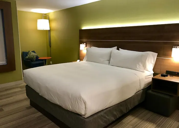 Holiday Inn Express Hotel&Suites Pasadena-Colorado Boulevard, an IHG Hotel