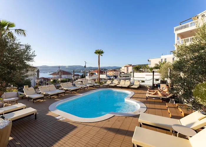 Hotel Vagabundo - Heated Pool , Stunning View & Breakfast