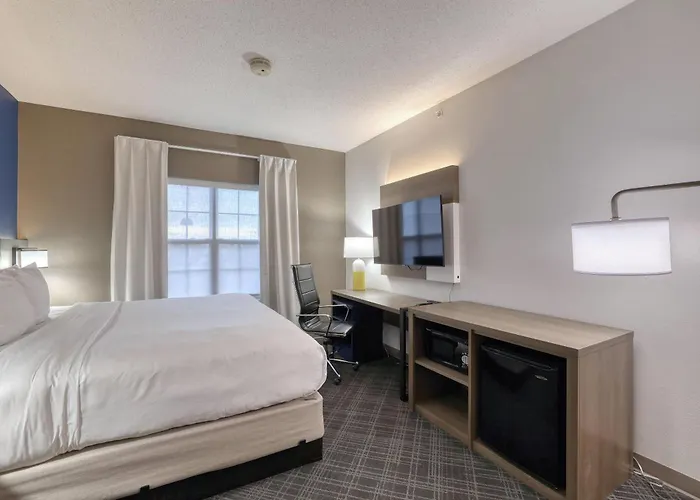 Comfort Suites Milwaukee Airport
