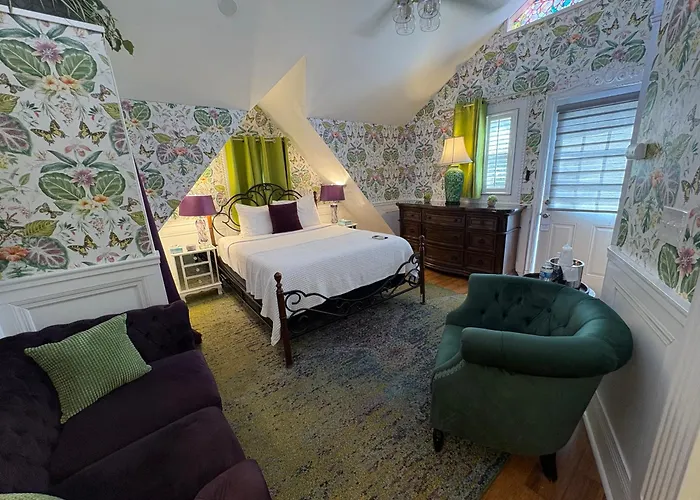Casablanca Inn On The Bay- Exclusively For Guests 21 & Over