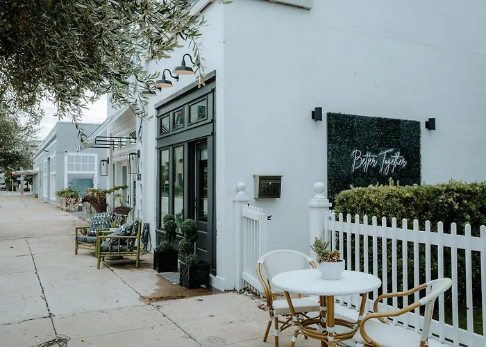 The Pink Room Luxury Boutique Escape One Mile To The Beach Near Cruise Ports