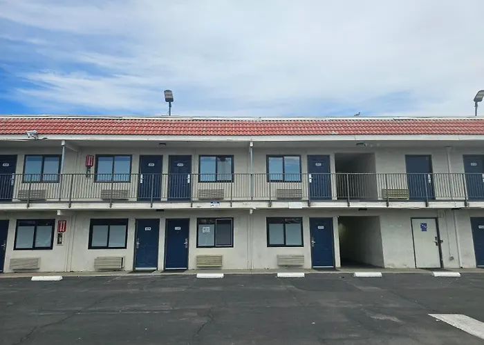 Bridgeview Hotel