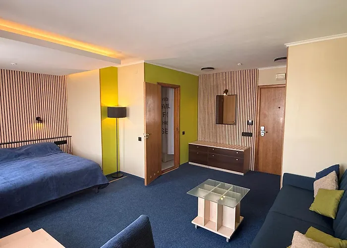 7 Days Hotel Kamyanets-Podilskyi