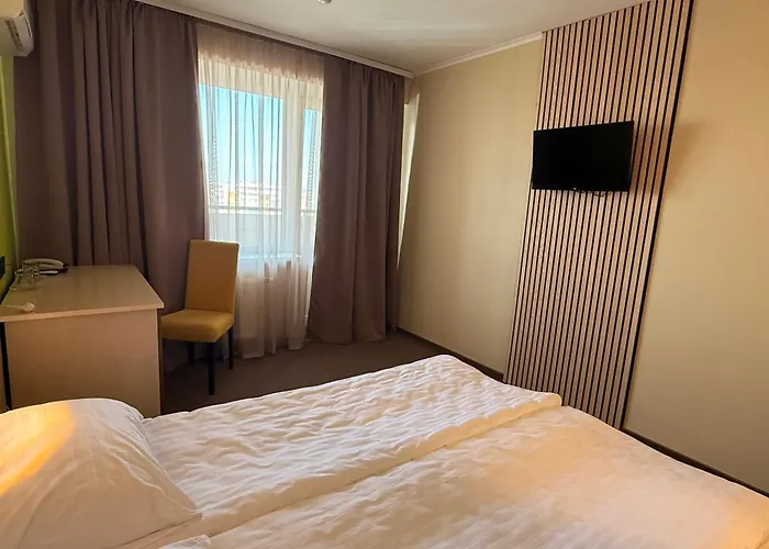 7 Days Hotel Kamyanets-Podilskyi