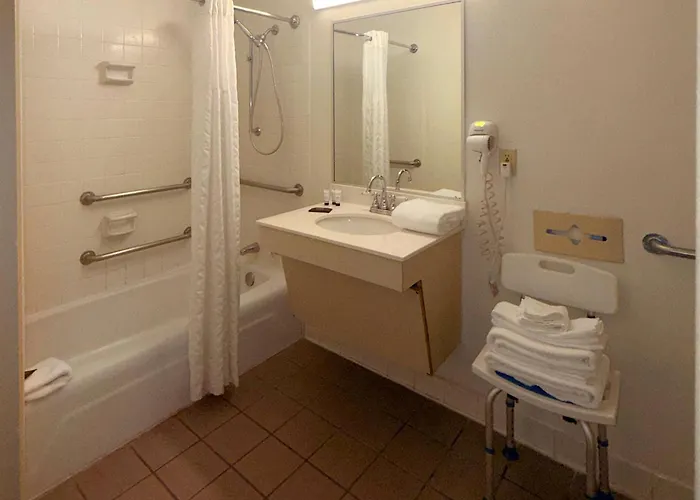 Ramada By Wyndham Albuquerque Midtown