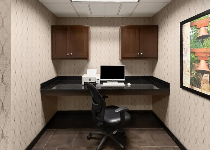 Heritage Inn & Suites San Antonio Airport, Trademark Wyndham