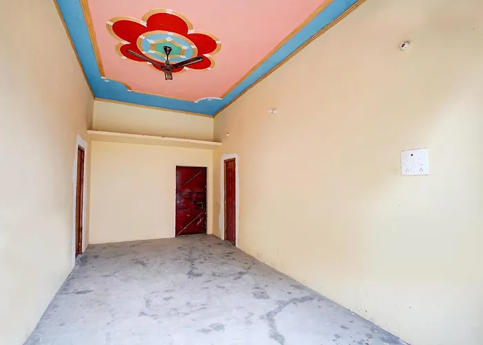 Hotel O M K Guest House