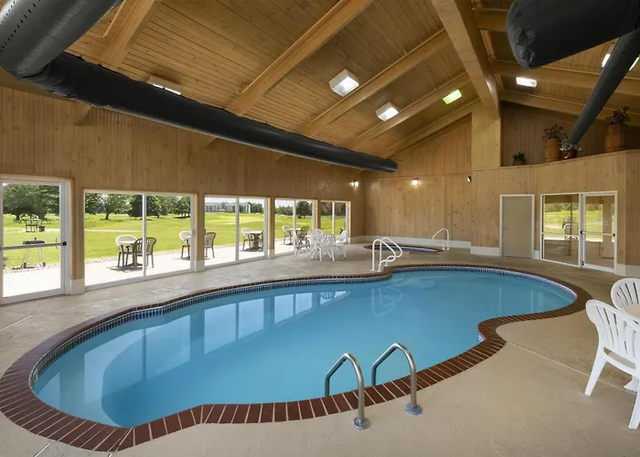 Crown Pointe Lodge; BW Signature Collection