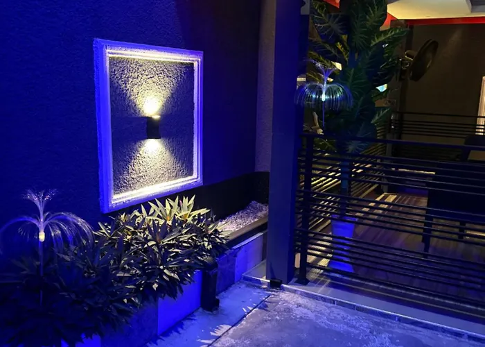 Unique Citylife Hotel