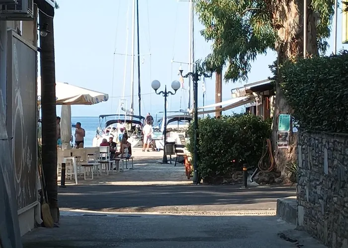 Izeλa Hotel
