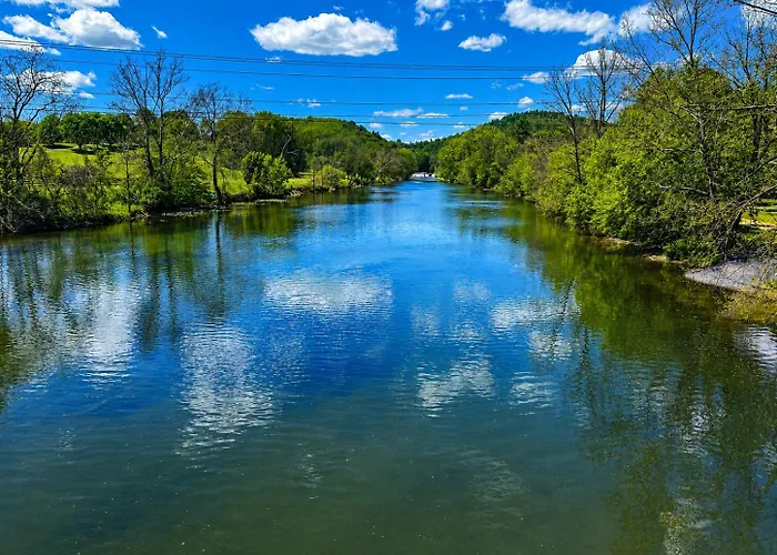 Charming Loft Escape Walk To River & Restaurants