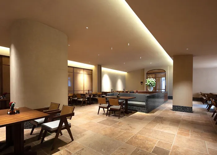 Atour Hotel Ningbo Railway Station Tianyige Moon Lake