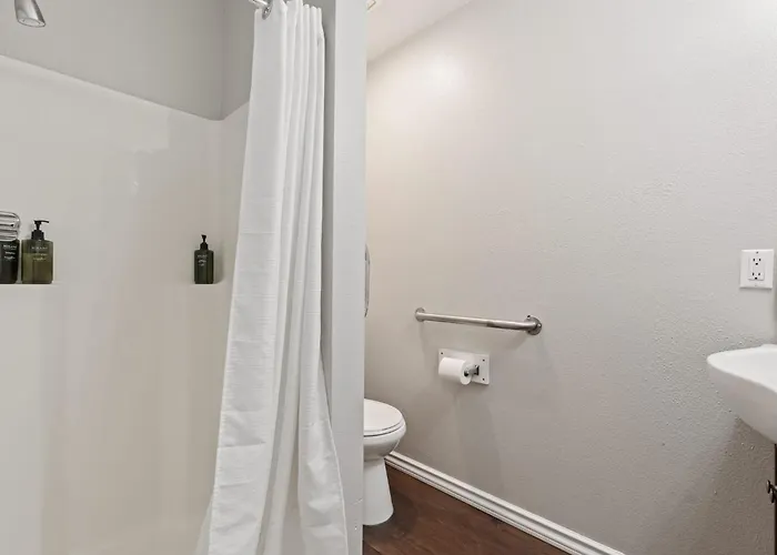 Library Inn - Boutique Rooms - Free Breakfast - Hot Tub