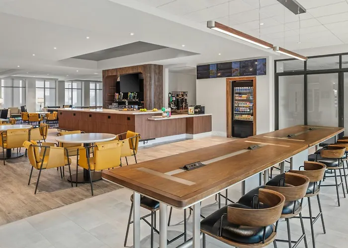 Courtyard By Marriott Woodland