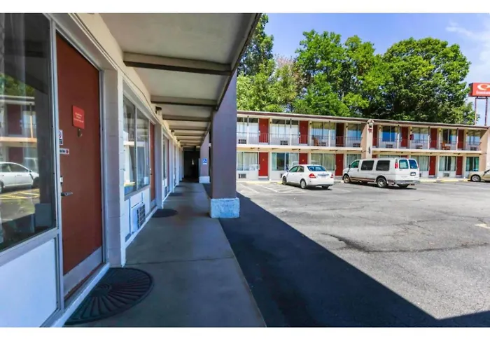 Edyn Hotel By Townhouse Wytheville Us 52