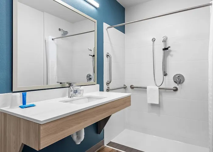 Woodspring Suites Lancaster North