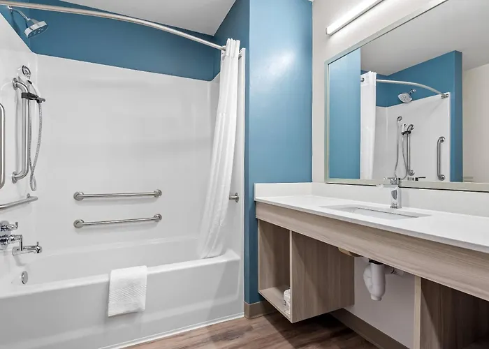 Woodspring Suites Lancaster North