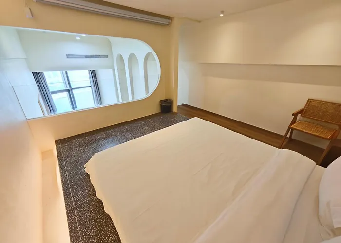 Futinger High-Altitude River View Hotel