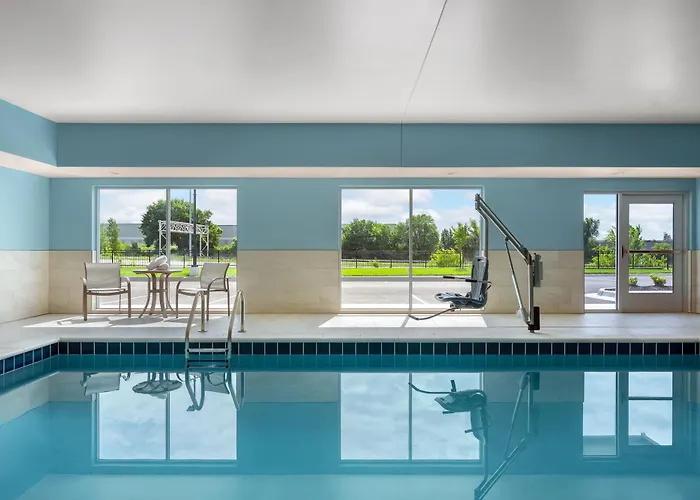 Holiday Inn Express & Suites Overland Park South By Ihg