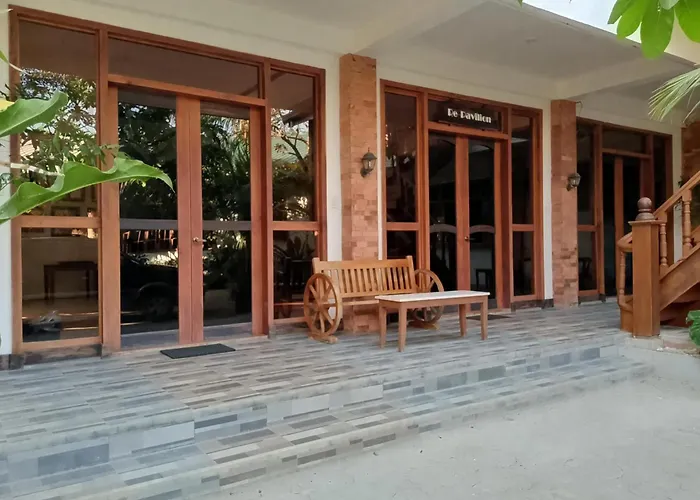 Rekwood Hotel