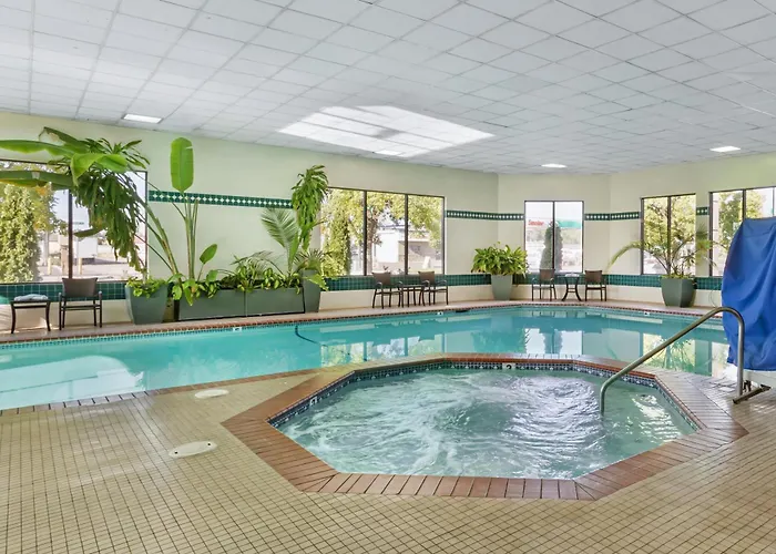 Best Western Plus Cottontree Inn