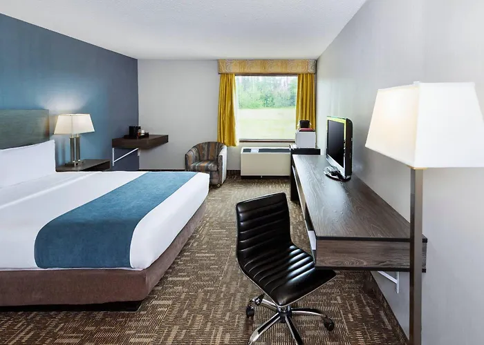 Crestwood Hotel