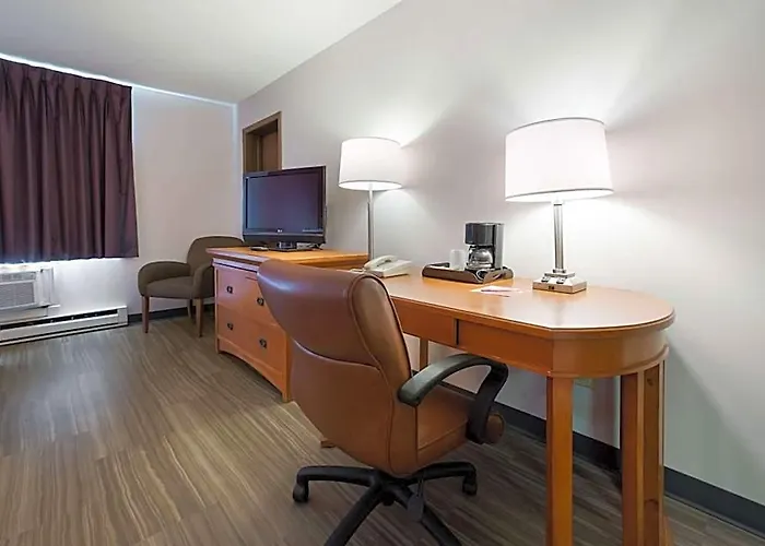Econo Lodge Inn & Suites Escanaba North
