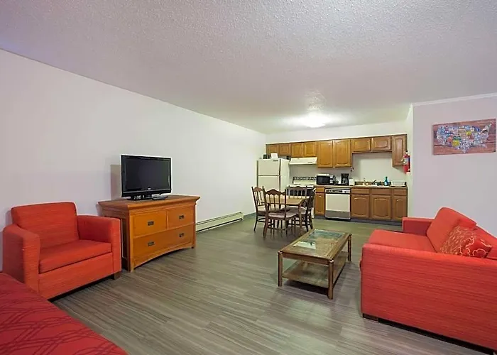 Econo Lodge Inn & Suites Escanaba North