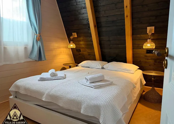 Garden Hotel, Pool & Park & Cottages