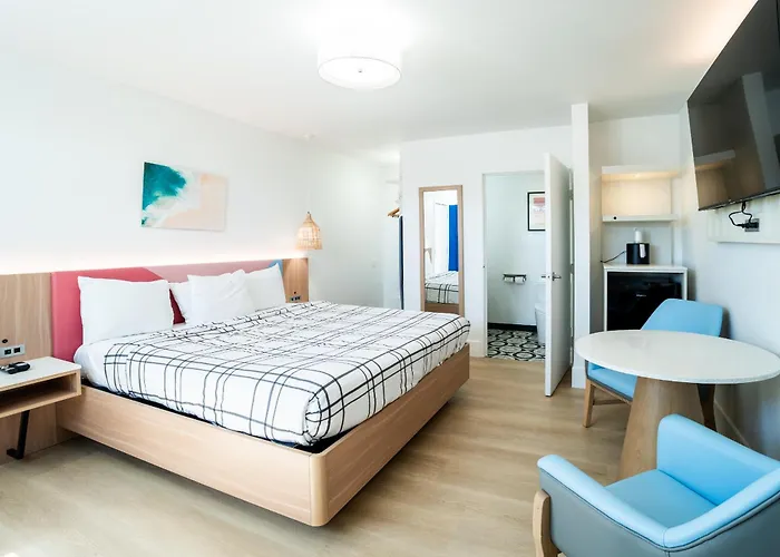 The Belmont Shore Inn