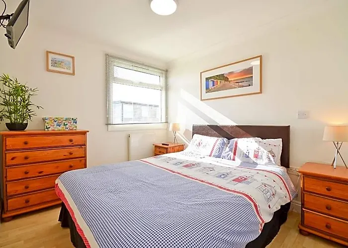 35 Sandown Bay