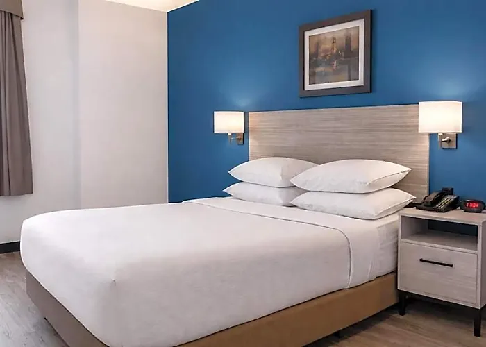 Signature Stay Inn & Suites - Downtown Hamilton