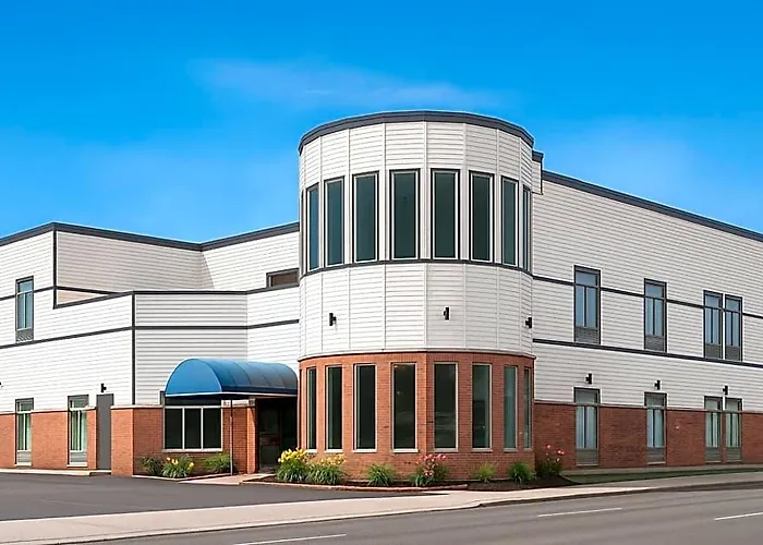 Signature Stay Inn & Suites - Downtown Hamilton