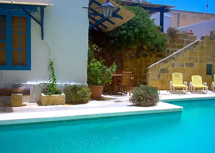 Spacious Comfortable, Traditional Villa- Large Private Pool, Terraces Views