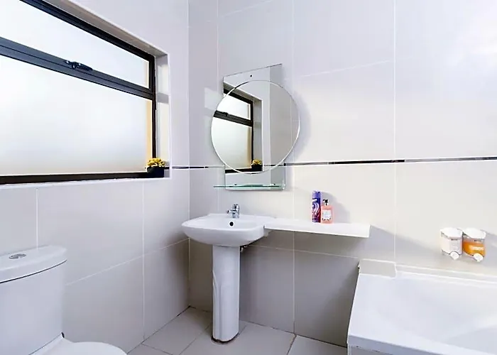Ezulwini Guest House - Executive Double Room With Pool View, 2 Guests In Balito