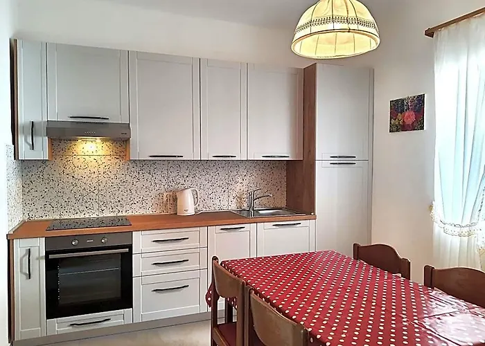 House 385