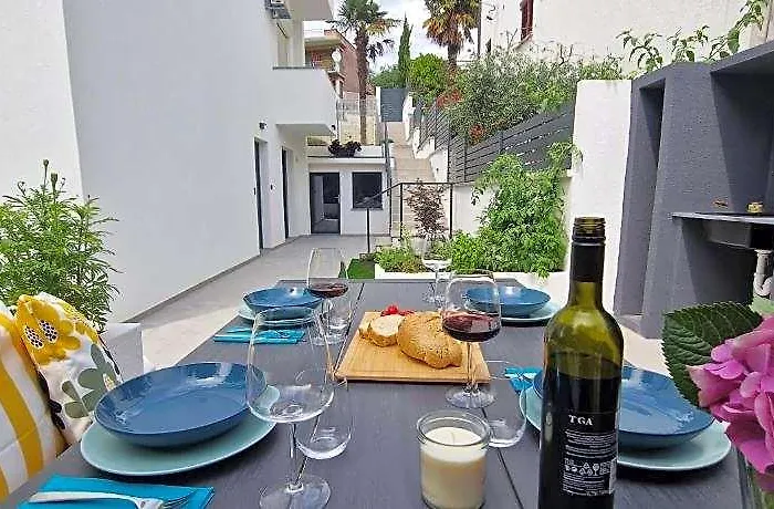Urban Oasis - Private Fenced Garden With Bbq Area