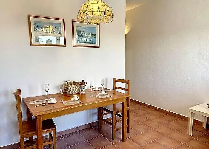 Roca Fornells, Comodo Apartamento F105