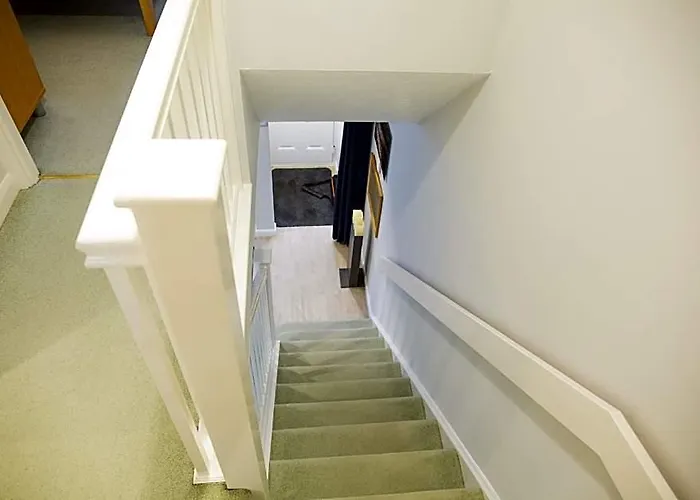 Reeve House | 2-Bed | Free Parking & Wi-Fi