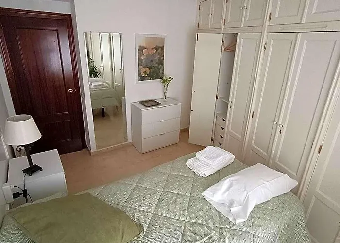 Dormitorio, Sala De Estar Y Bano Privado