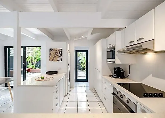 'Villa One' ~ Immaculate Townhouse In Noosa Heads