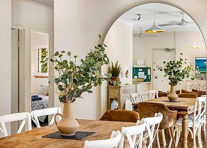 Belle Vue ~ Noosa Riverfront Location & Blue Views