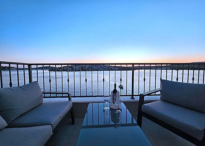 Villa Lux Apartments