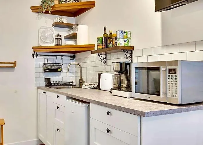 Grey Whale, Pet Friendly Studio At The Beach